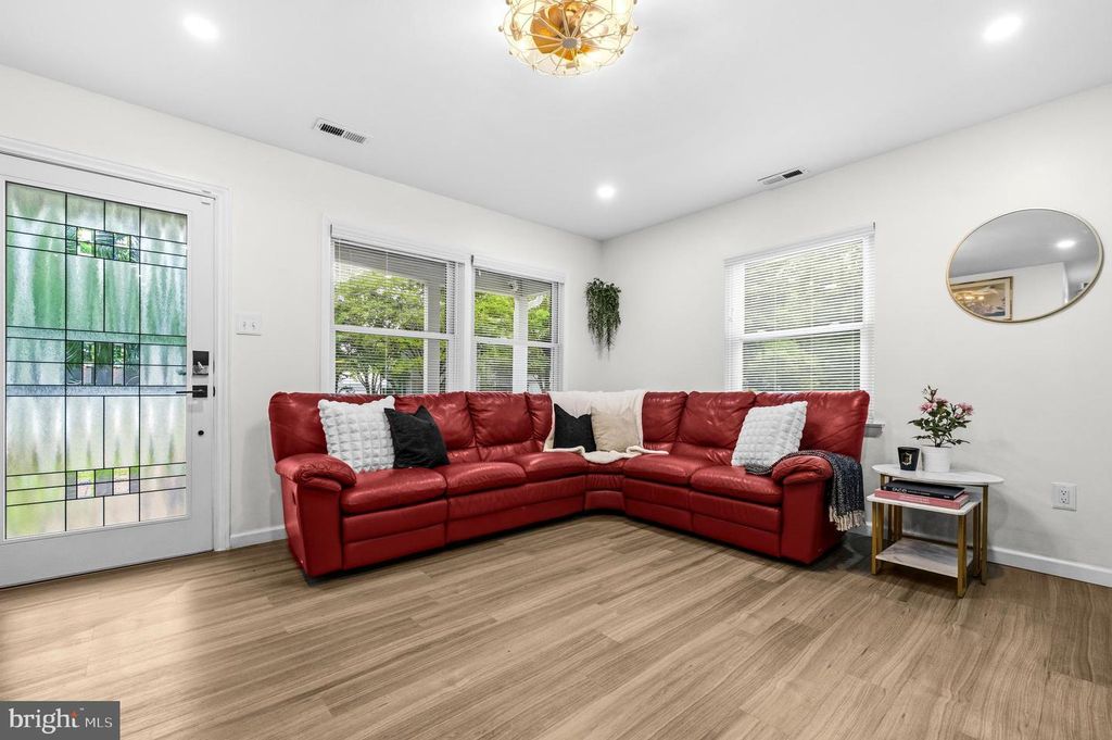 Image 8 of property listing at 4725 FREDERICK AVE, Shady Side, MD 20764