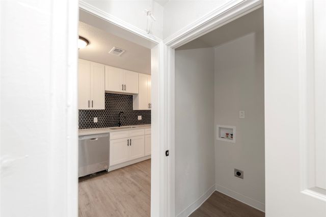 3924 Dismount Street, Dallas, TX 75211