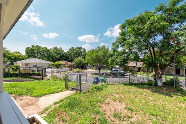 3924 Dismount Street, Dallas, TX 75211