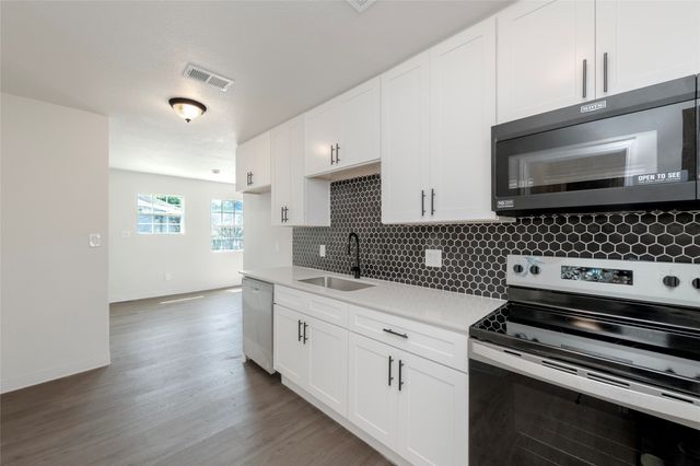 3924 Dismount Street, Dallas, TX 75211