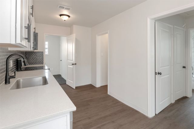 3924 Dismount Street, Dallas, TX 75211