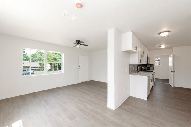 3924 Dismount Street, Dallas, TX 75211