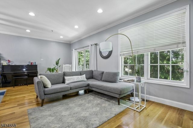 118 Donato Cir, Scotch Plains Twp., NJ 07076