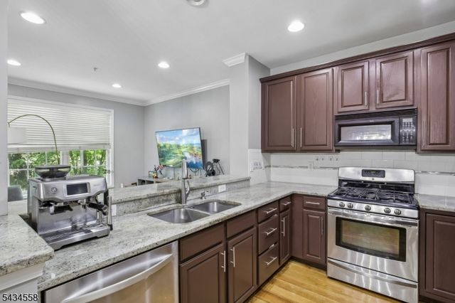 118 Donato Cir, Scotch Plains Twp., NJ 07076