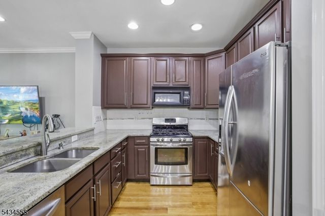 118 Donato Cir, Scotch Plains Twp., NJ 07076