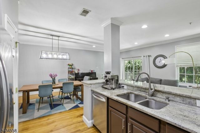 118 Donato Cir, Scotch Plains Twp., NJ 07076