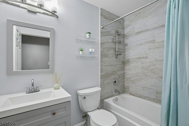 118 Donato Cir, Scotch Plains Twp., NJ 07076