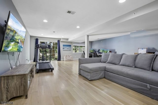 118 Donato Cir, Scotch Plains Twp., NJ 07076