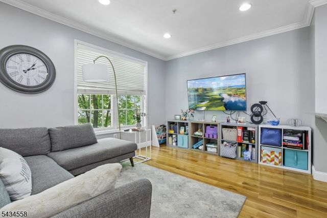 118 Donato Cir, Scotch Plains Twp., NJ 07076