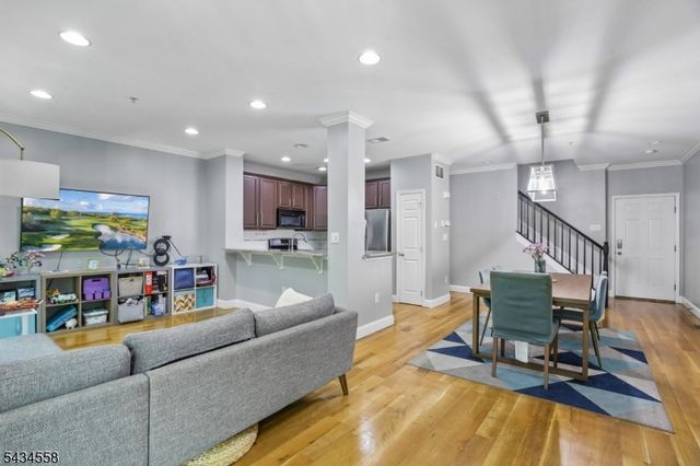 118 Donato Cir, Scotch Plains Twp., NJ 07076