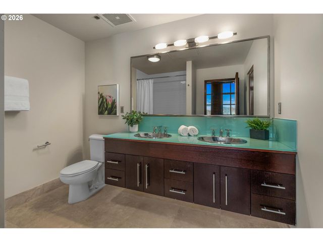 1400 Nw Irving St 609, Portland, OR 97209