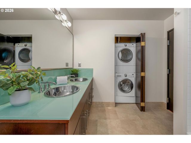 1400 Nw Irving St 609, Portland, OR 97209