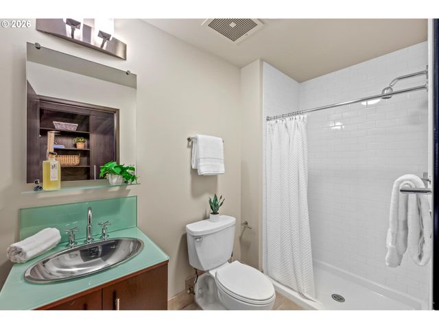 1400 Nw Irving St 609, Portland, OR 97209