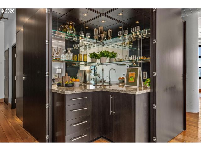 1400 Nw Irving St 609, Portland, OR 97209