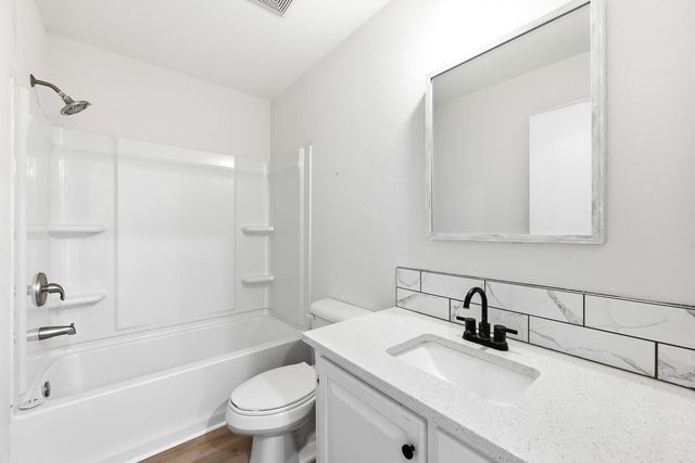 2209 N Woodlawn Blvd, Derby, KS 67037