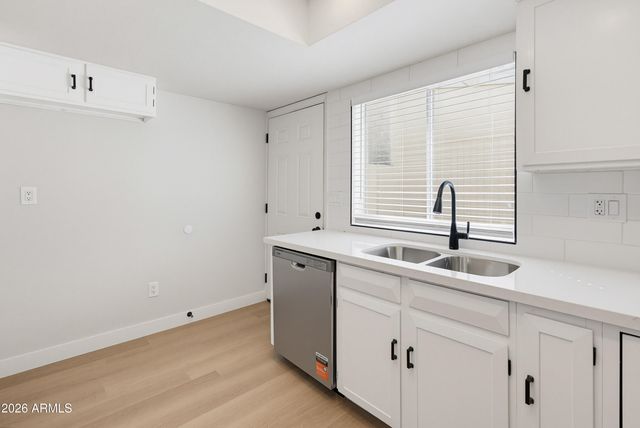 4742 W PALMAIRE Avenue, Glendale, AZ 85301