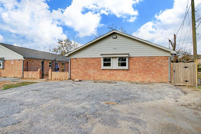 10002 Neuens Road 2, Houston, TX 77080