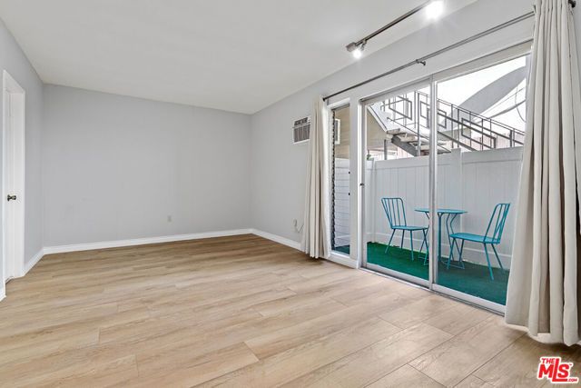 11743 Mayfield 3, Los Angeles, CA 90049