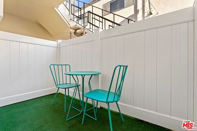 11743 Mayfield 3, Los Angeles, CA 90049