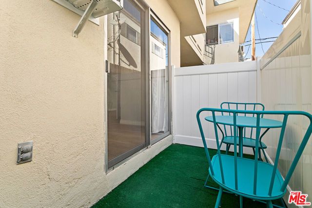 11743 Mayfield 3, Los Angeles, CA 90049
