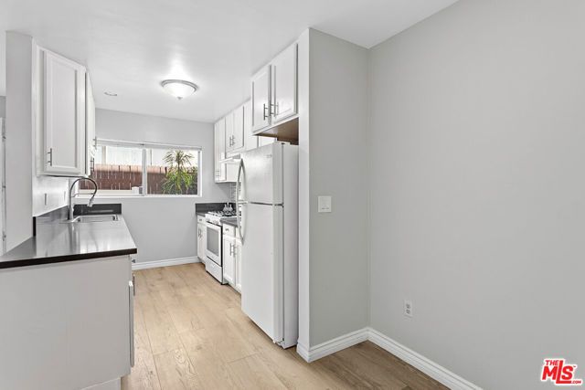 11743 Mayfield 3, Los Angeles, CA 90049