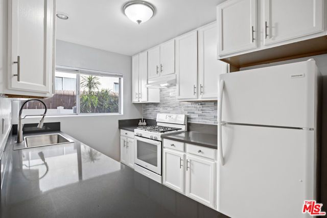 11743 Mayfield 3, Los Angeles, CA 90049