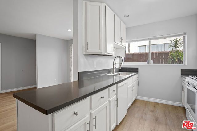 11743 Mayfield 3, Los Angeles, CA 90049