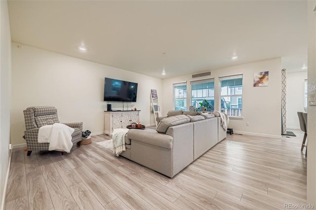 1060 S De Gaulle Court, Aurora, CO 80018