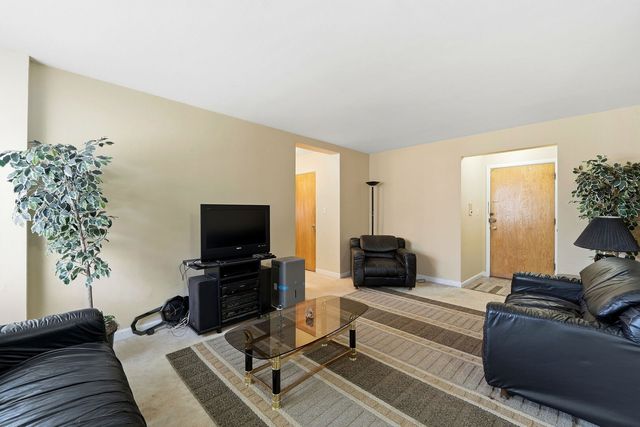 1609 Howard Street 2, Evanston, IL 60202
