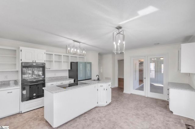 402 Shady Point, Inman, SC 29349