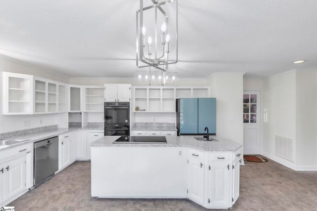 402 Shady Point, Inman, SC 29349