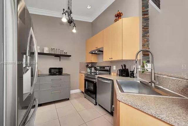 2327 NE 37th Ter, Homestead, FL 33033