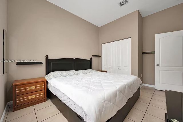 2327 NE 37th Ter, Homestead, FL 33033