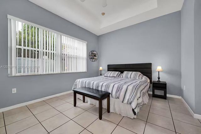 2327 NE 37th Ter, Homestead, FL 33033