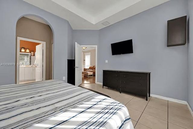 2327 NE 37th Ter, Homestead, FL 33033