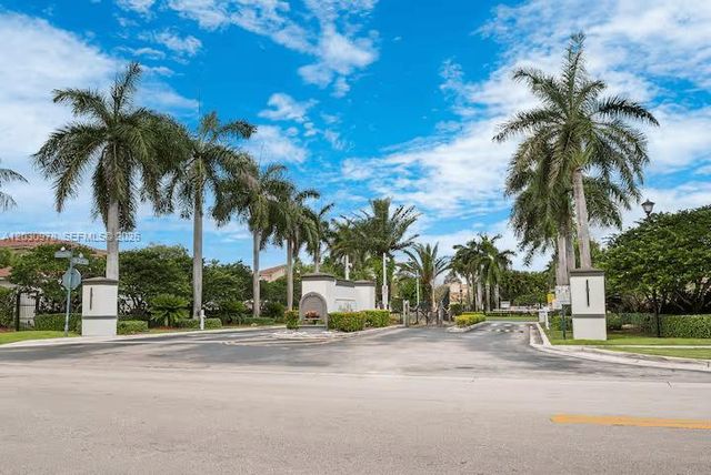 2327 NE 37th Ter, Homestead, FL 33033