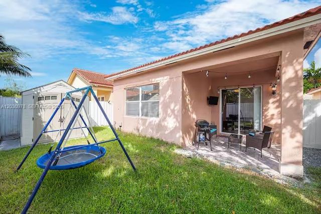 2327 NE 37th Ter, Homestead, FL 33033