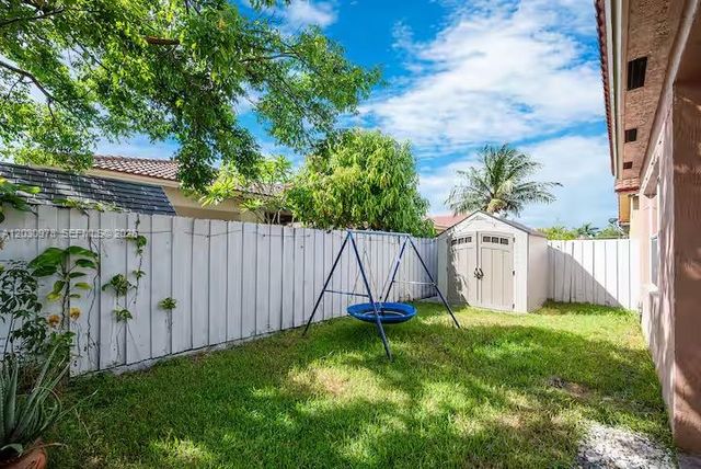 2327 NE 37th Ter, Homestead, FL 33033