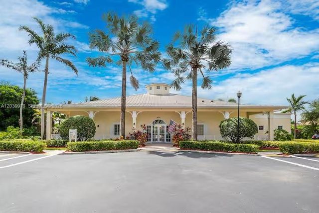 2327 NE 37th Ter, Homestead, FL 33033