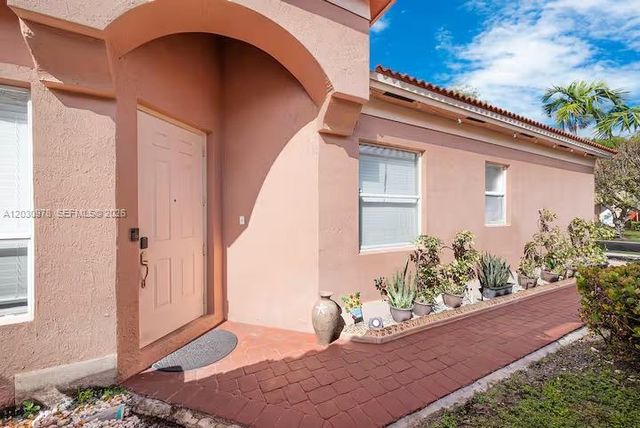 2327 NE 37th Ter, Homestead, FL 33033