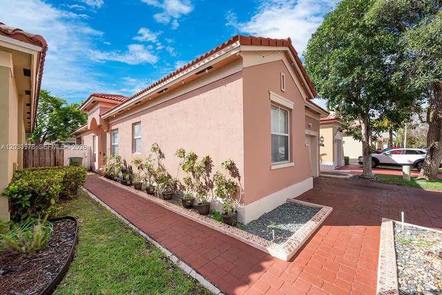 2327 NE 37th Ter, Homestead, FL 33033