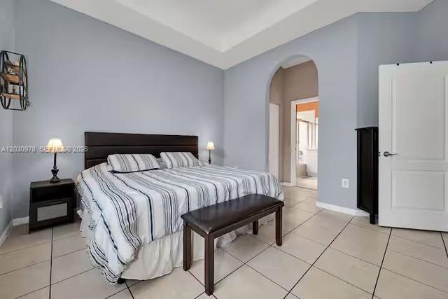 2327 NE 37th Ter, Homestead, FL 33033