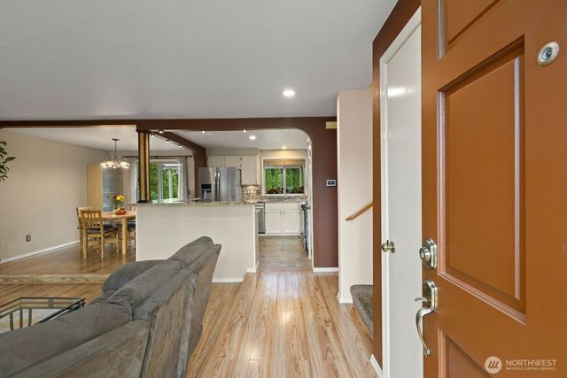 904 214th Place SW, Lynnwood, WA 98036