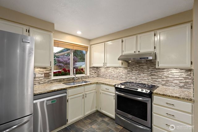 904 214th Place SW, Lynnwood, WA 98036