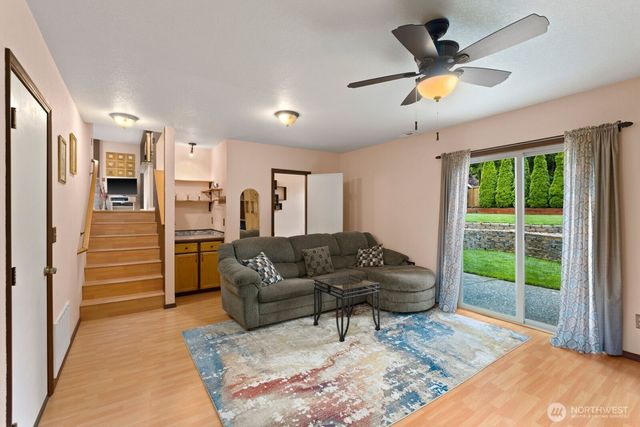 904 214th Place SW, Lynnwood, WA 98036