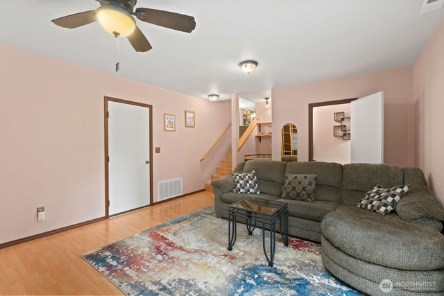 904 214th Place SW, Lynnwood, WA 98036
