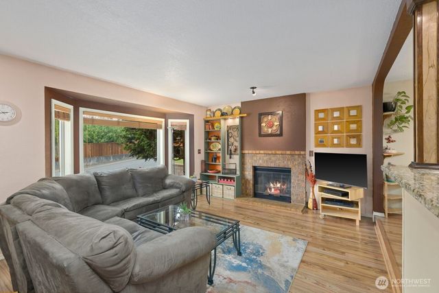 904 214th Place SW, Lynnwood, WA 98036