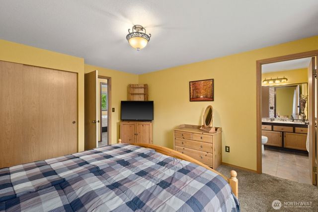 904 214th Place SW, Lynnwood, WA 98036
