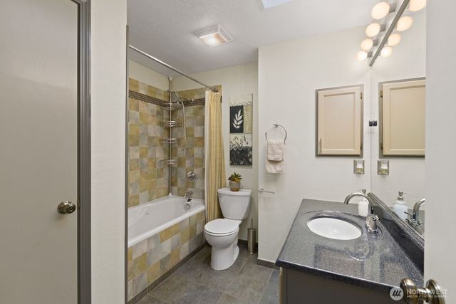904 214th Place SW, Lynnwood, WA 98036