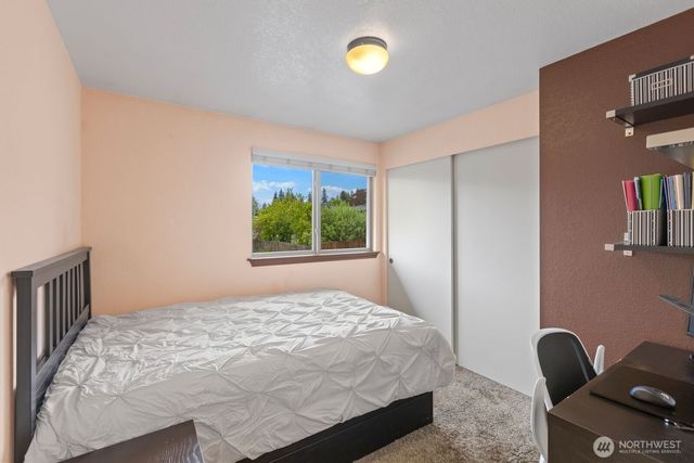 904 214th Place SW, Lynnwood, WA 98036